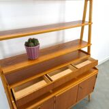 Teak fineer kast uit Zweden met lades, legplank en uitschuifbare plank