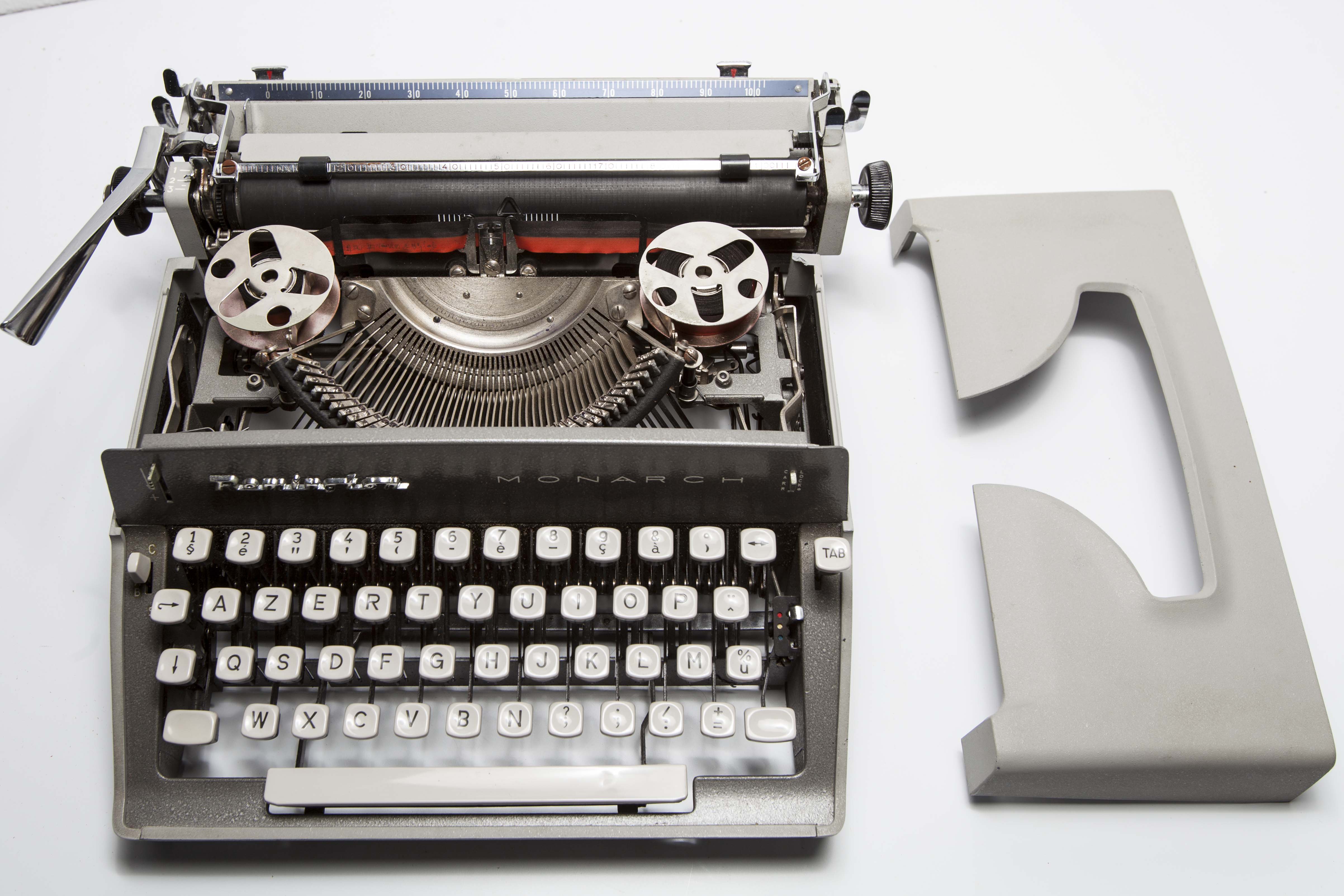 Typewriter Remington Monarch