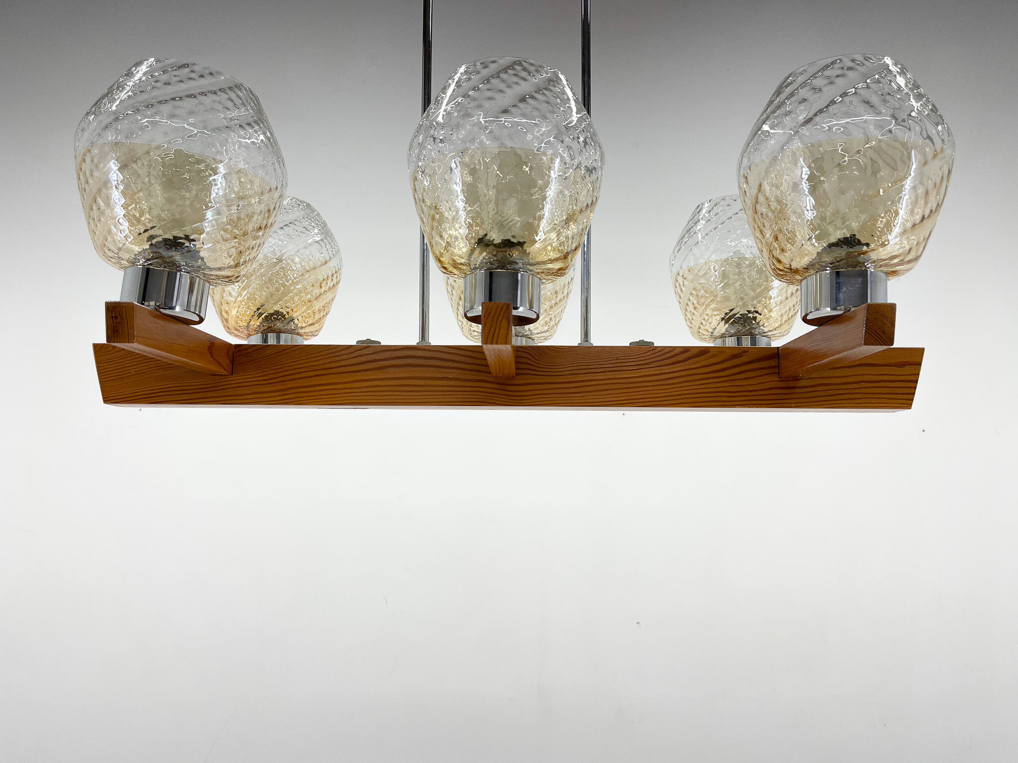 Lustre en bois, chrome et verre des années 1970 par Elektroinstala Decin, étiqueté