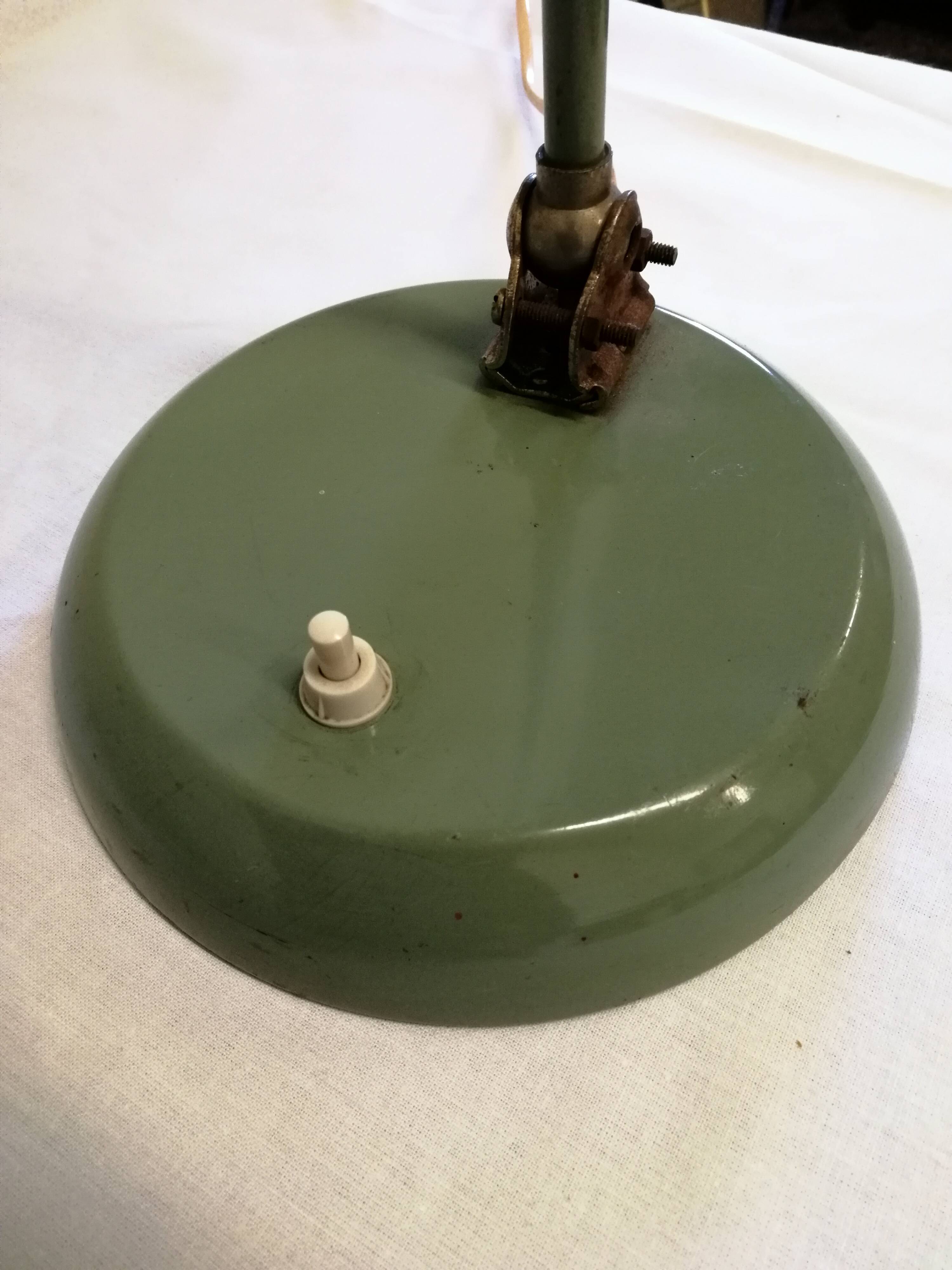 Industrial articulated desk lamp