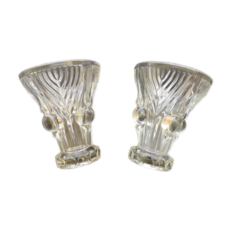 Vases of a pair of pressed glass molded art deco