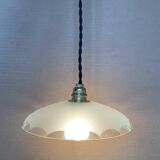 Petite suspension en verre ancienne