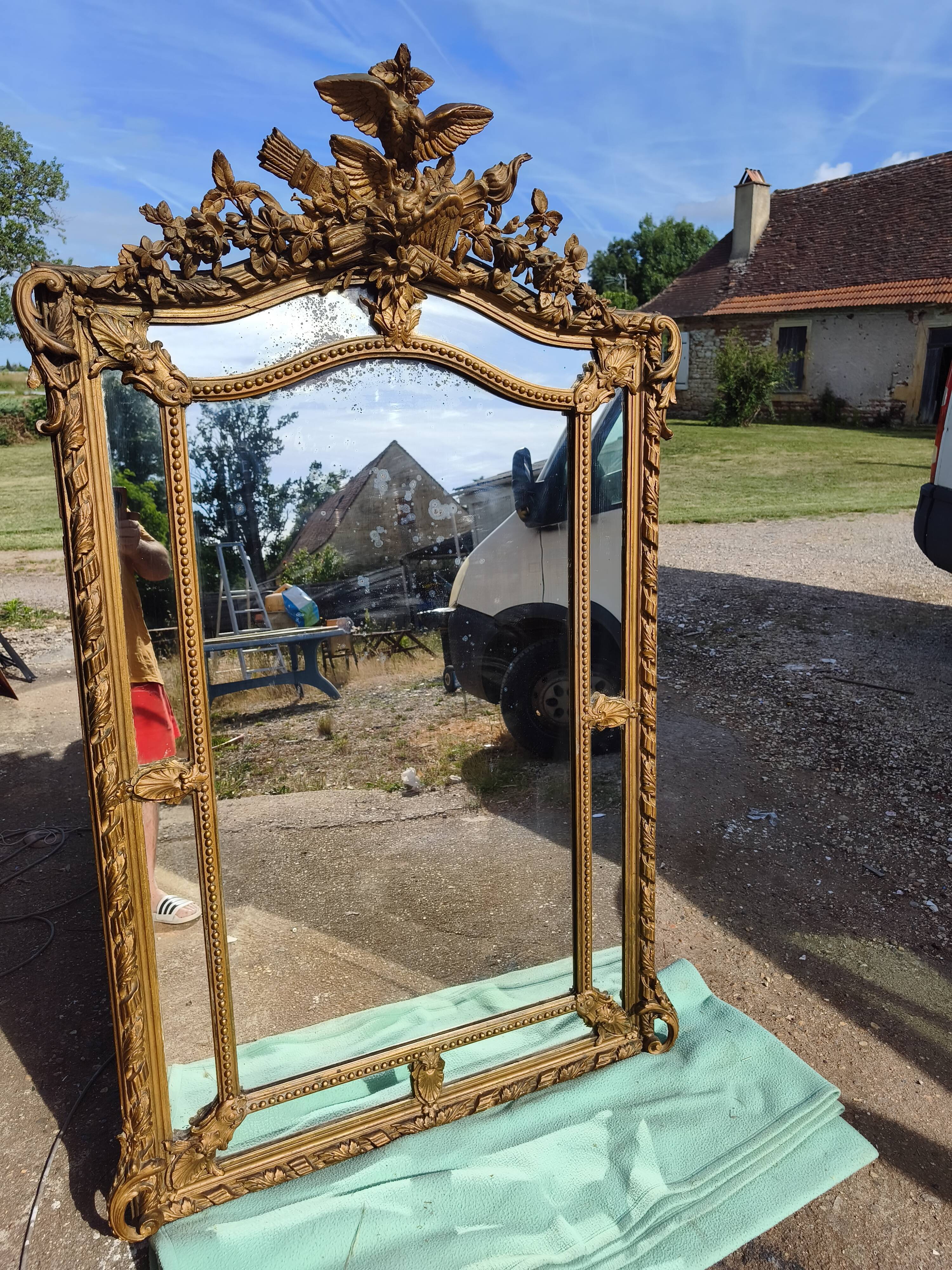 Large closed mirror, 19th century, wood and gilded stucco.