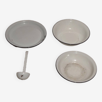 Set of 3 basins + white enameled ladle