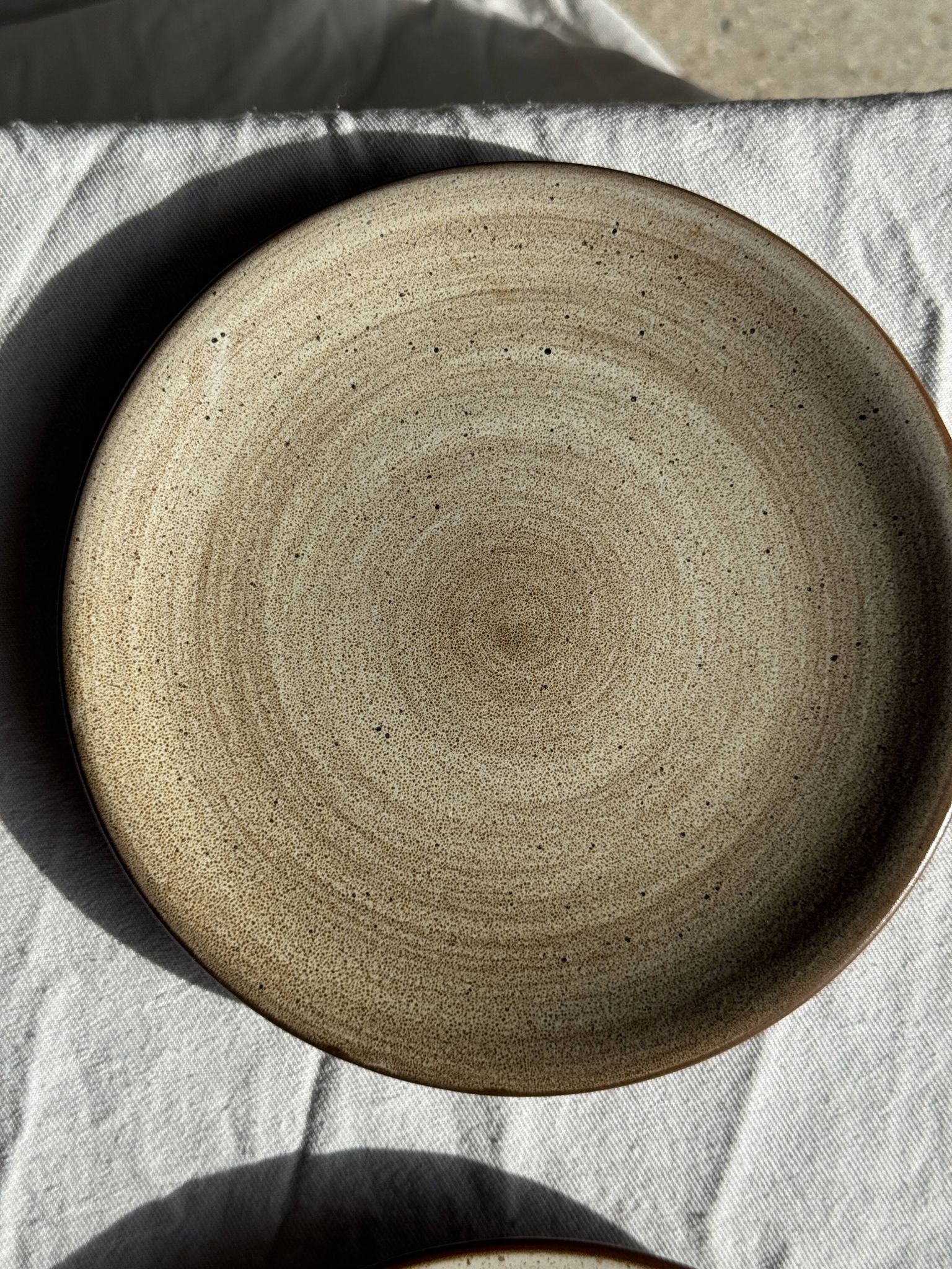 Lot de 6 assiettes à dessert vintage en grès brun