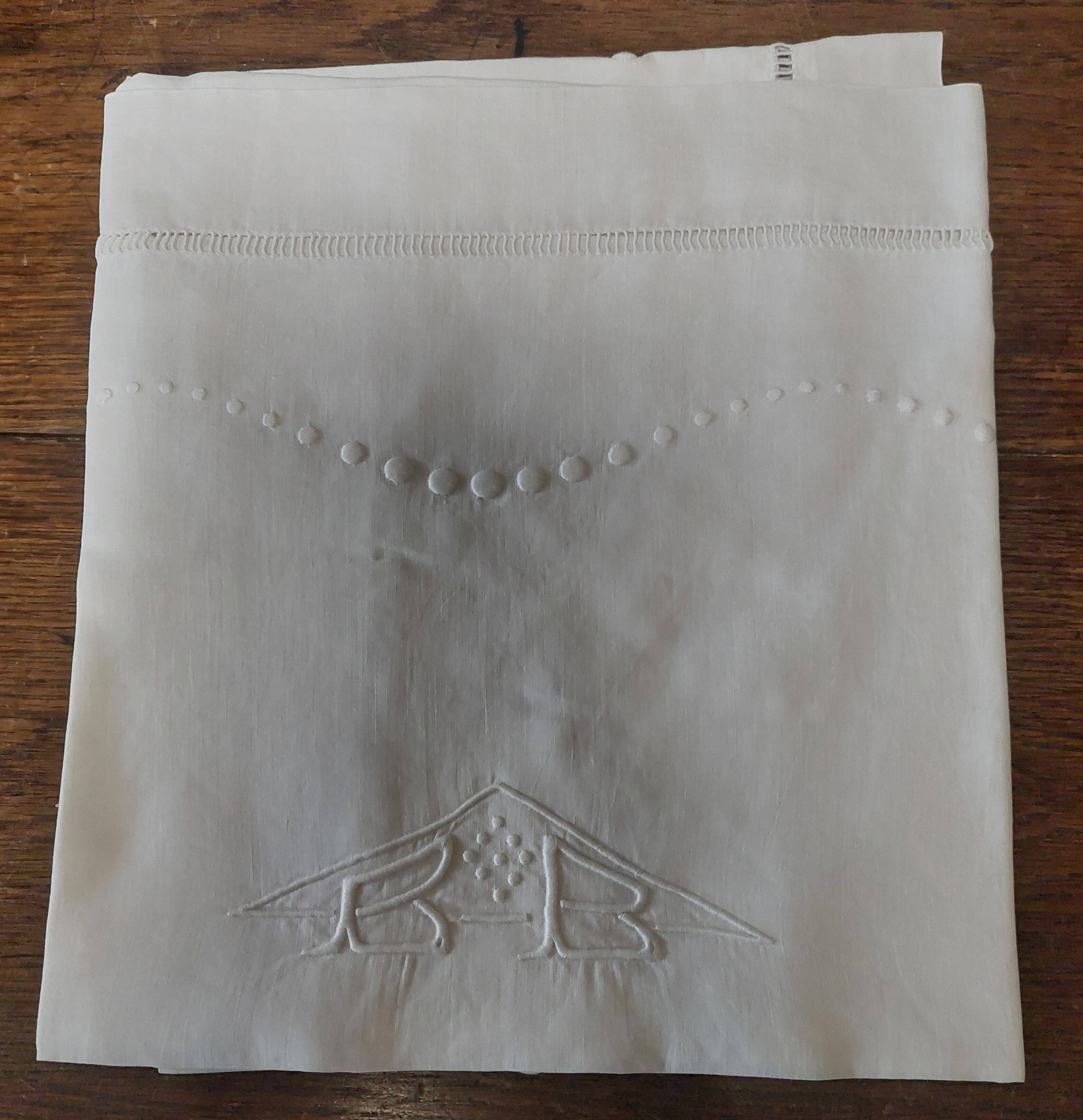 Old linen sheet, fine, embroidered with monogram BB, button closure, 72 x 7.