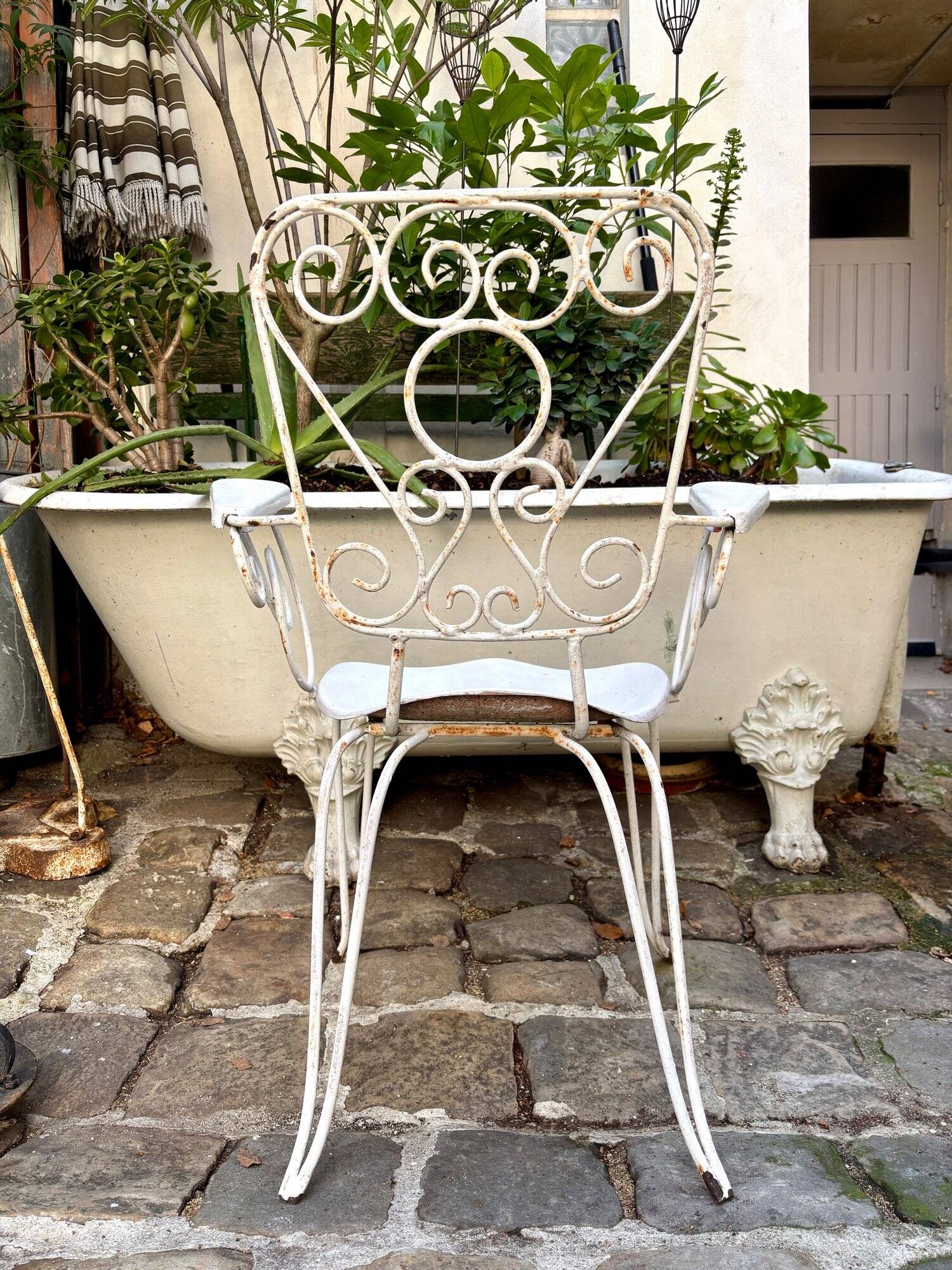 White cast iron garden chair no. 3