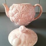 Fruit slip teapot.