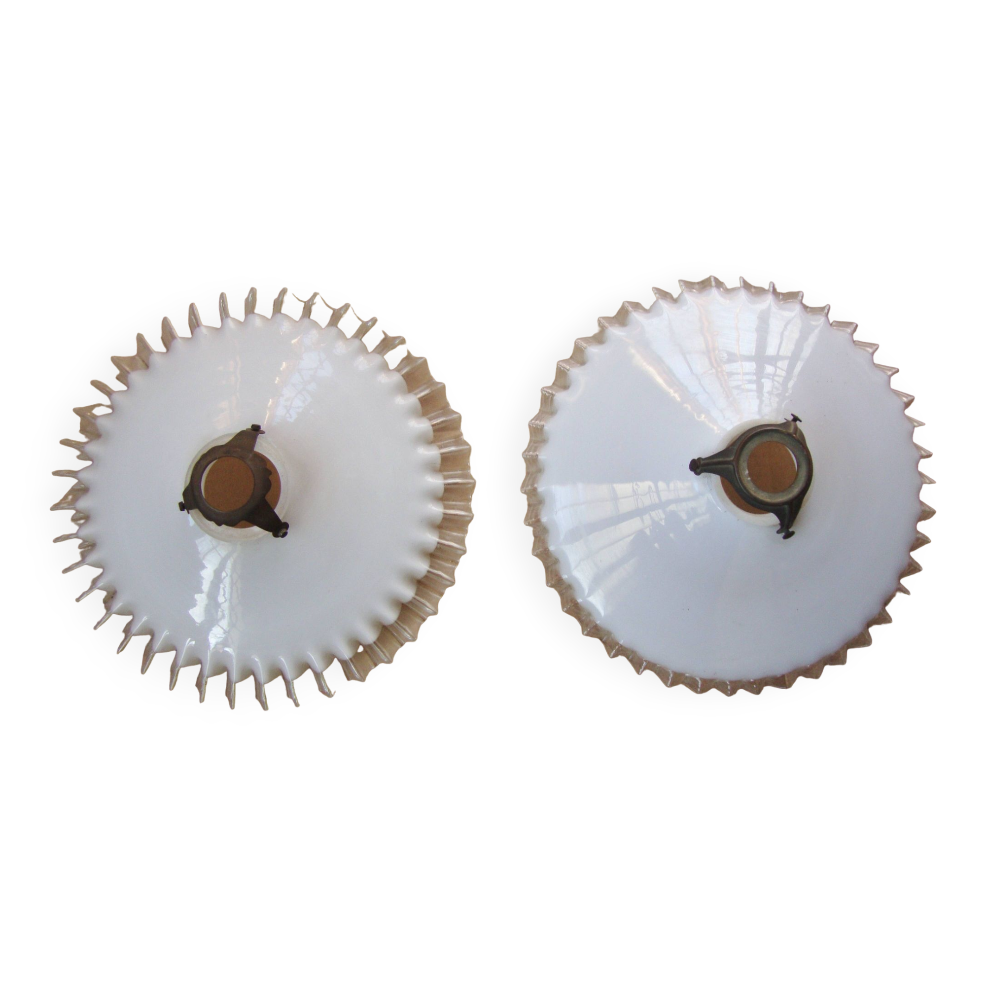 Lot de 2 abats jour vintage en opaline
