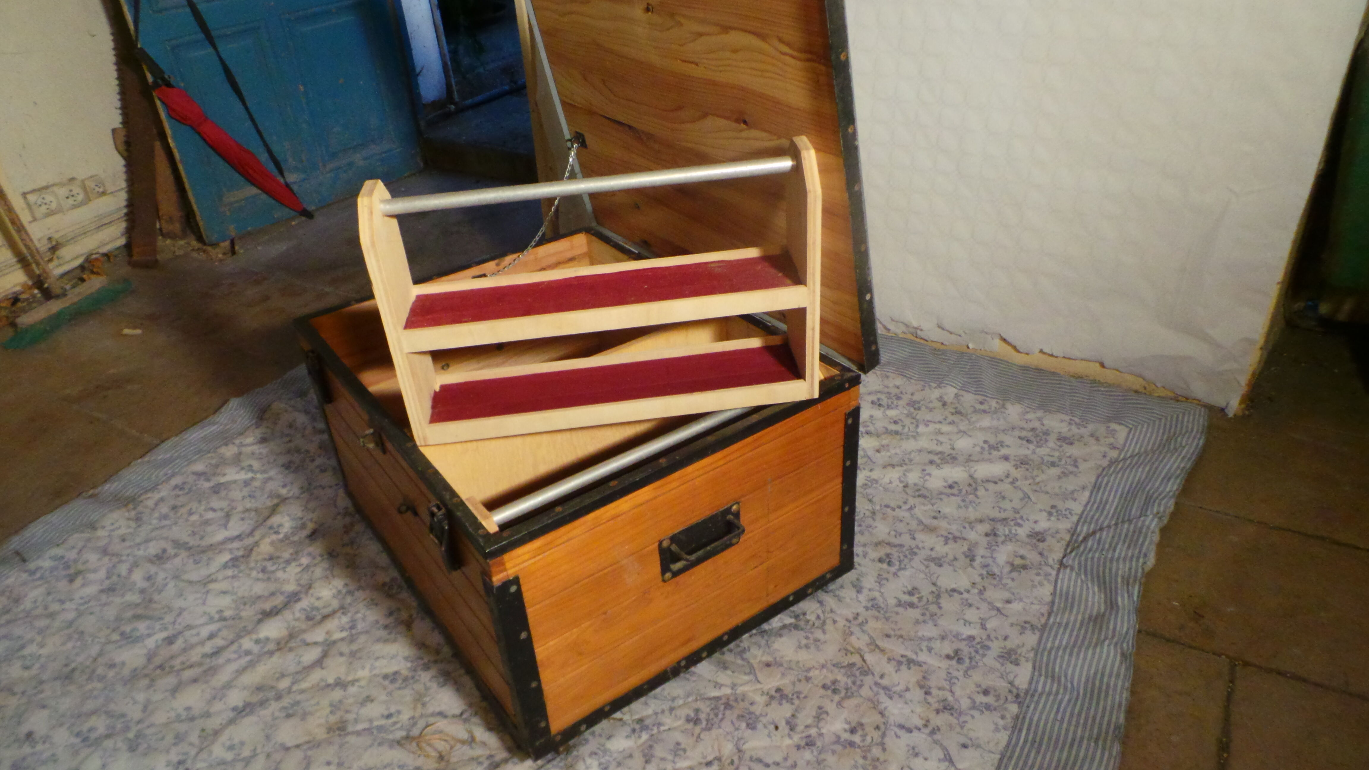 Trunk wood metal frame