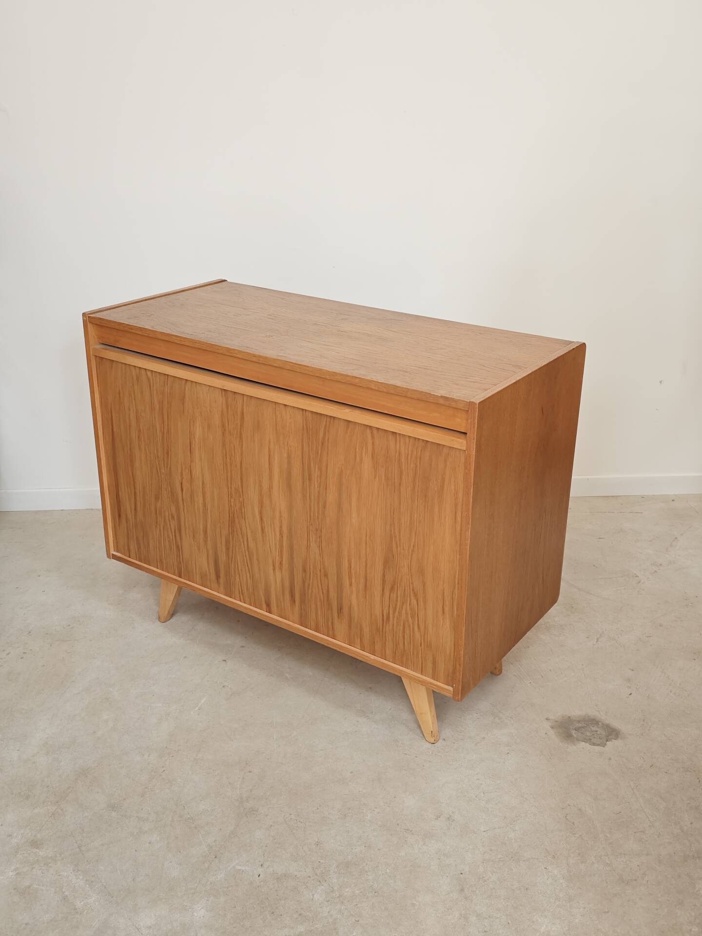 Coffre rangement / mini bar U459 par Jiri
Jiroutek pour Interier Praha