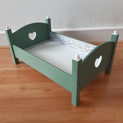 Doll bed