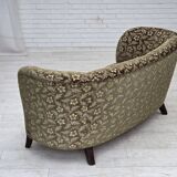 Canapé danois courbé 2 places des années 1960, velours d'ameublement vert, bois de hêtre.