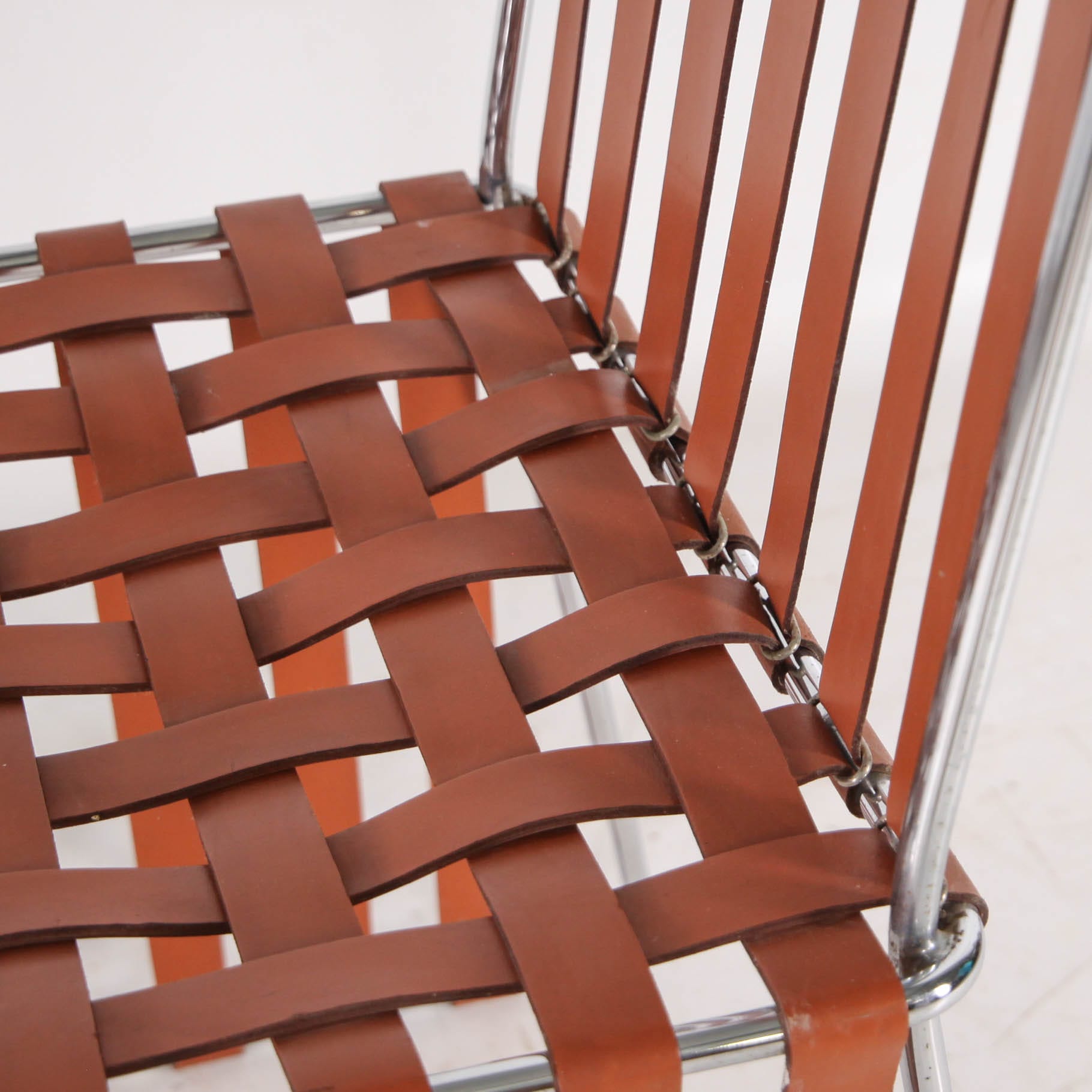 Suite de 6 chaises en cuir et chrome