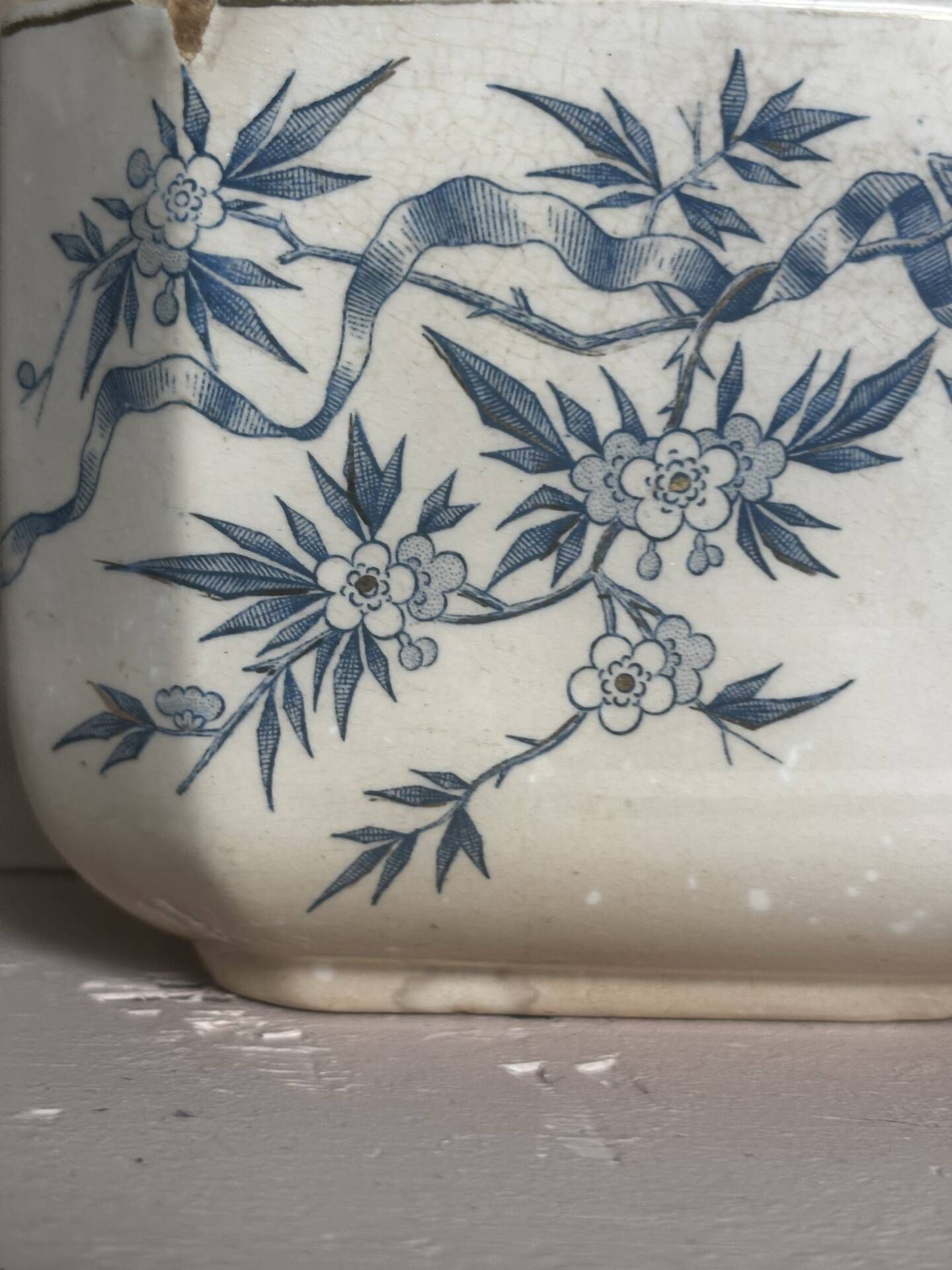 Ancienne base de sucrier faïence patinée motif floral bleu Digoin