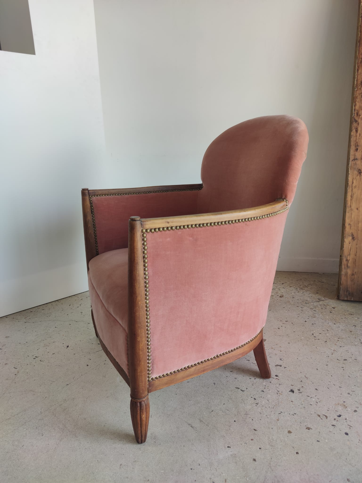 Armchair art deco pink velvet trim