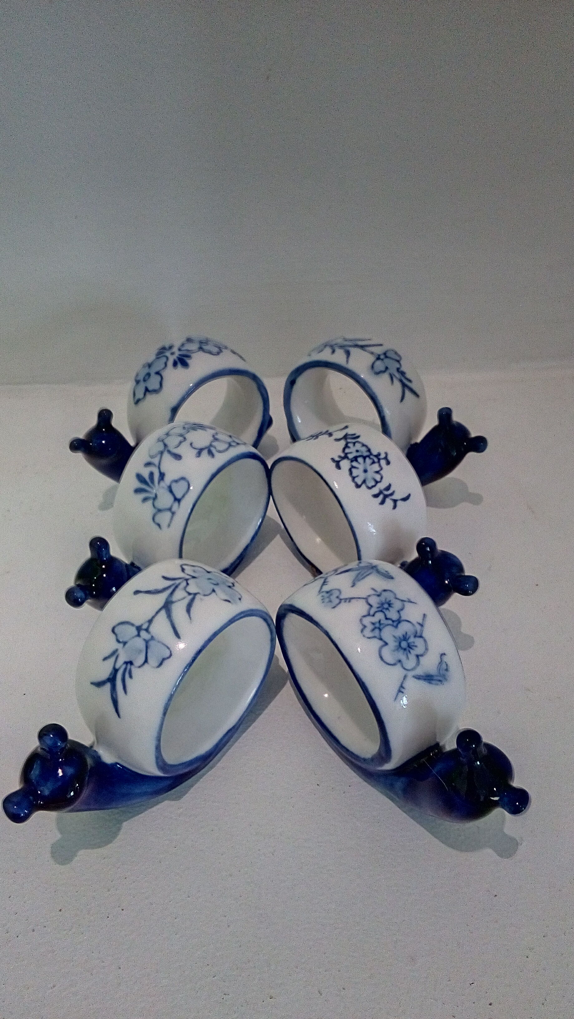 Set of 6 rounds of blue ceramic snail towel