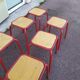 Lot de 10 tabouret bas carré en métal rouge - bois - atelier - industriel