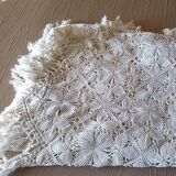 Scalloped bed top in crocheted ecru cotton