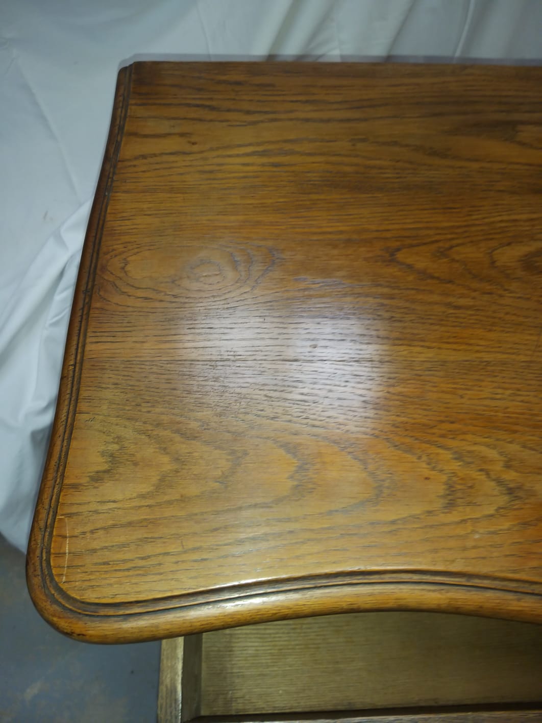 Chest of drawers crossbow