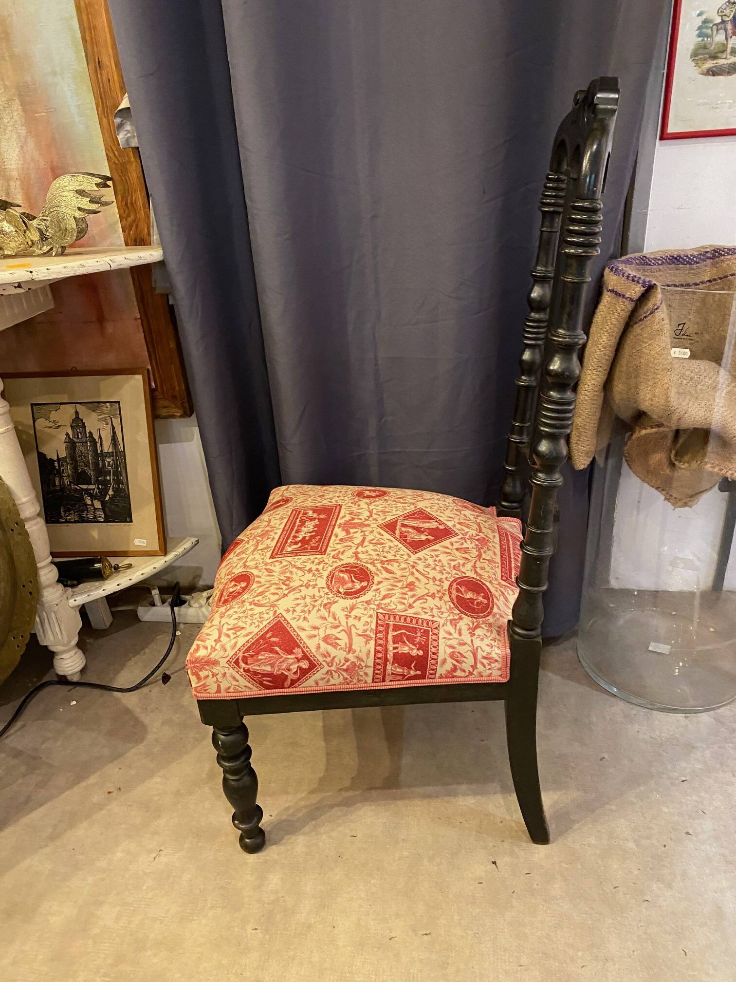 Fireplace or changing chair period 1900 in black lacquered wood and printed fabric