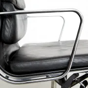 Chaise Soft Pad EA 217 de Charles et Ray Eames pour Vitra
