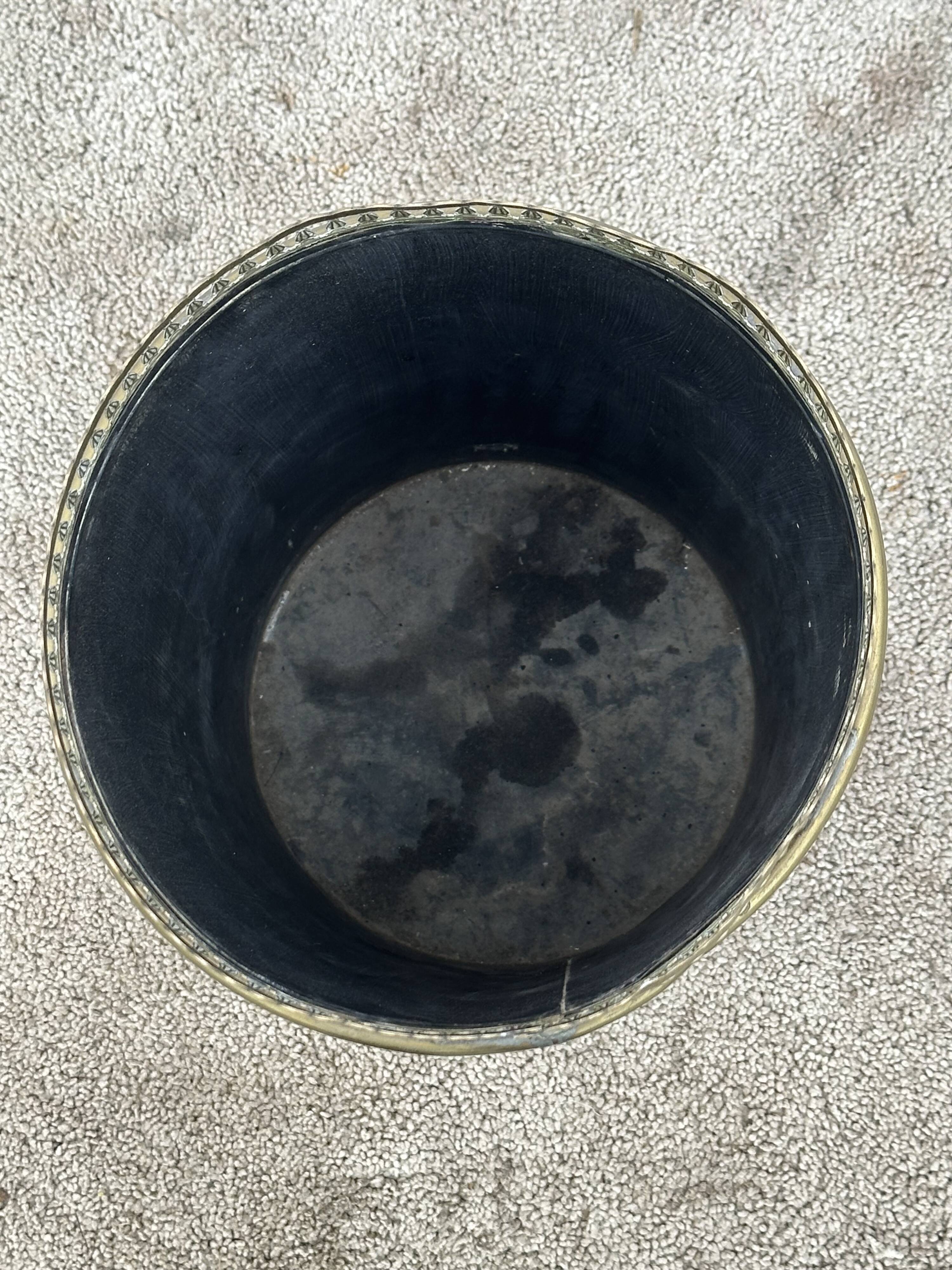 Wastebasket or umbrella stand