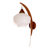 Wall light with opaline