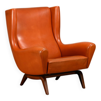 Illum Wikkelsø Wingback Armchair Model 110 in Cognac Leather, Denmark 1960s