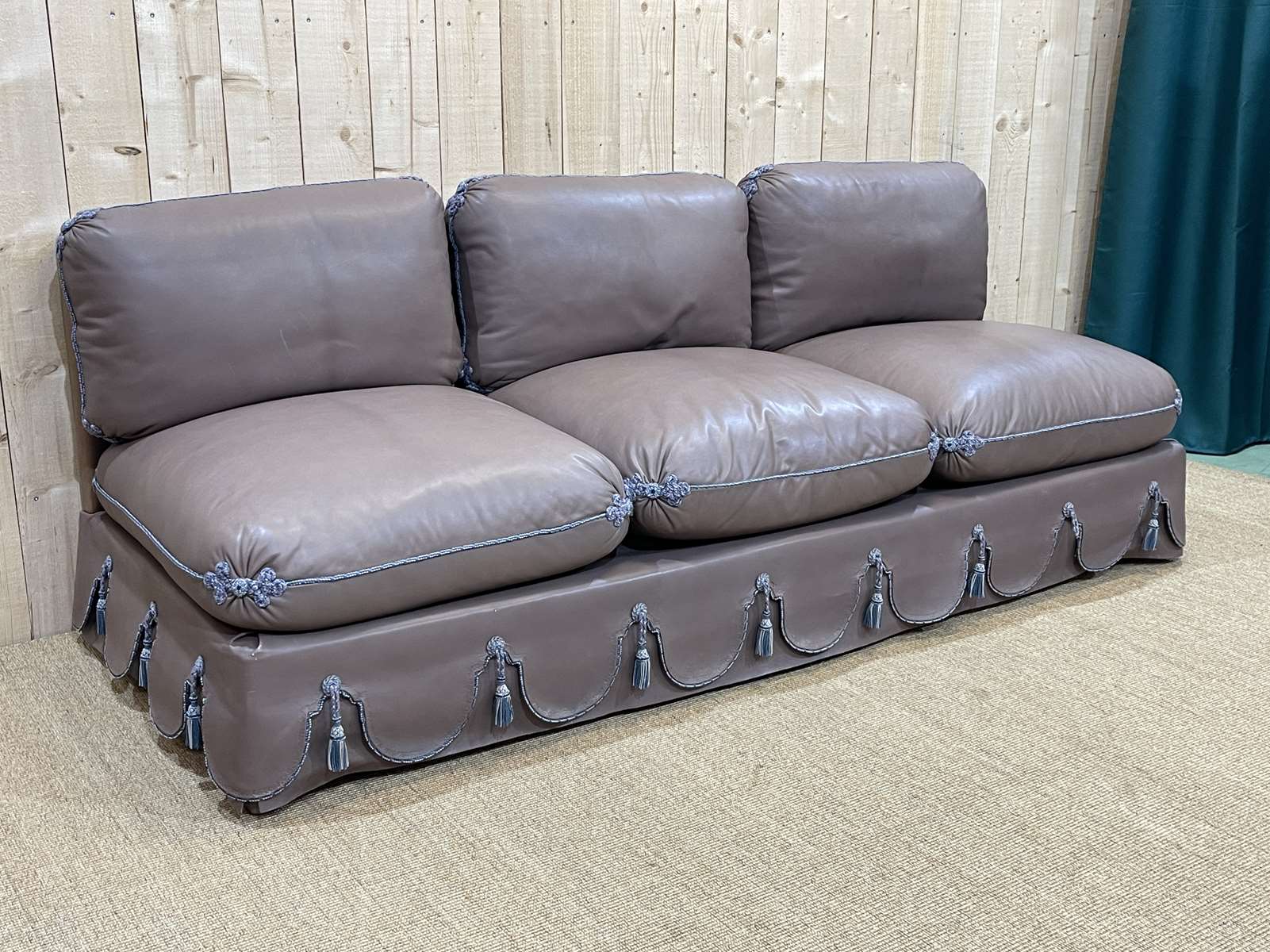 3-seater leather sofa made in the 70s