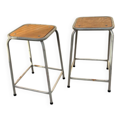 2 tabourets industriels en bois et métal gris