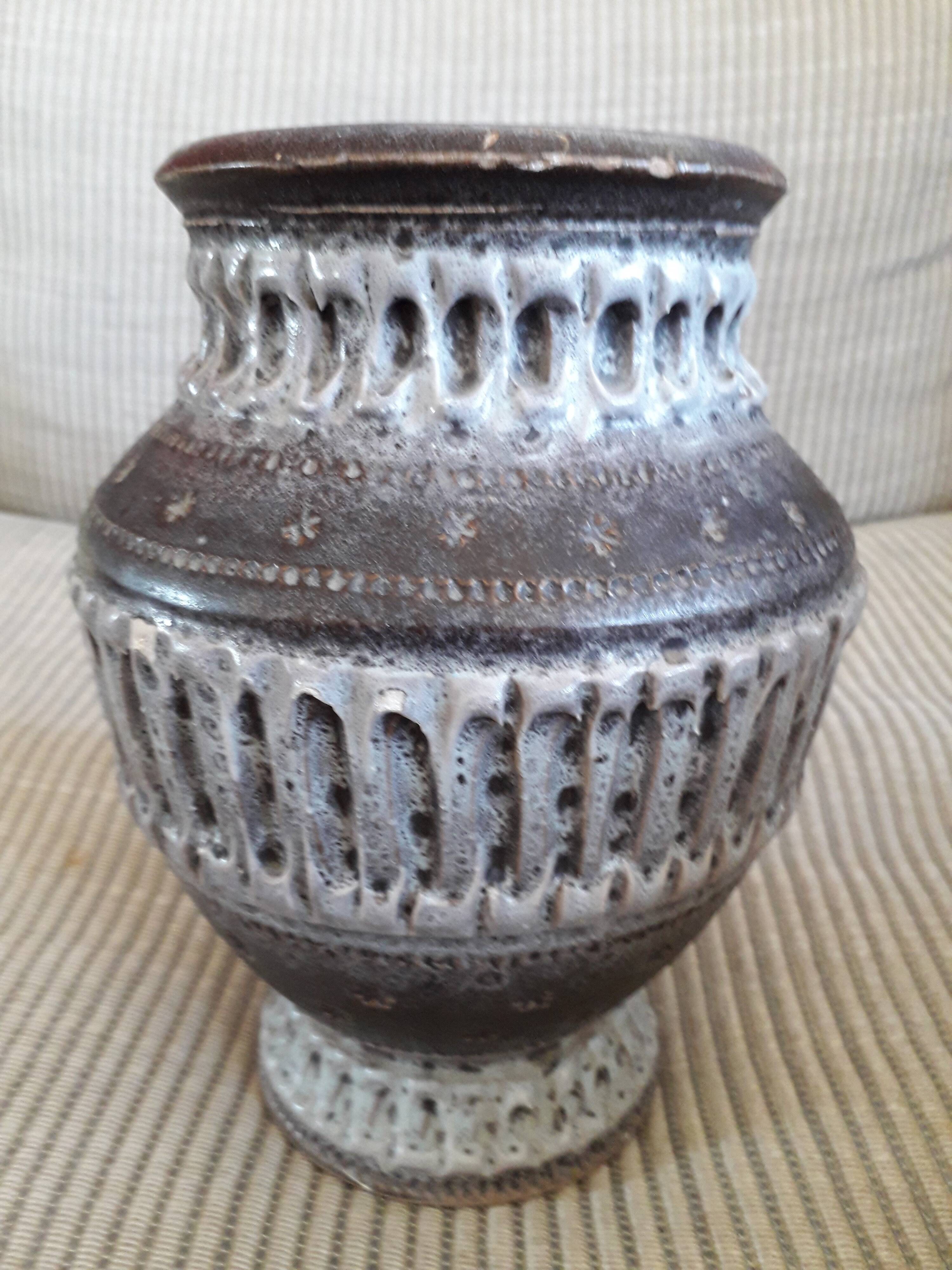 Vintage signed vase in mauve-gray ceramic