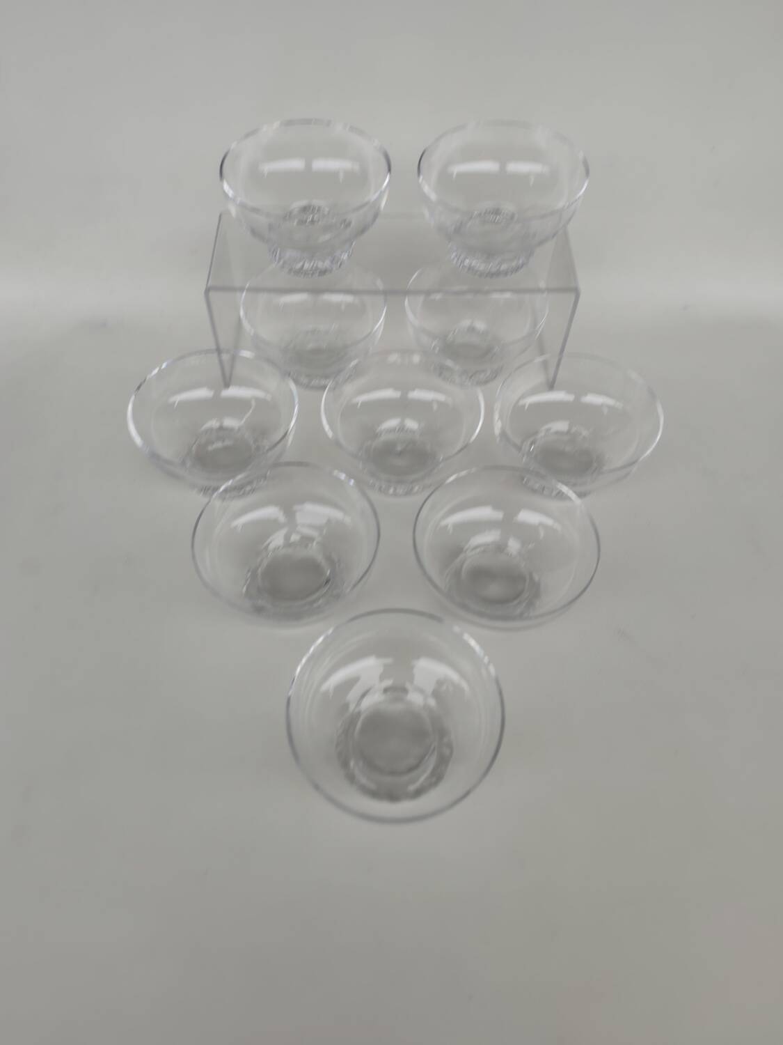10 crystal champagne coupes, by Daum. 1970s.