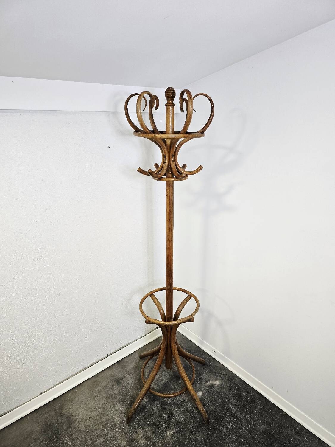 Porte-manteau et porte-chapeau en bois courbé