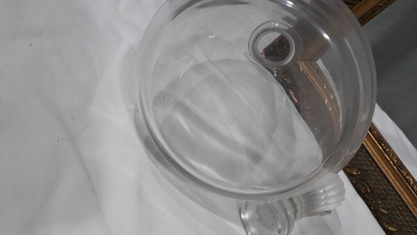 Carafe en verre signée Lalique