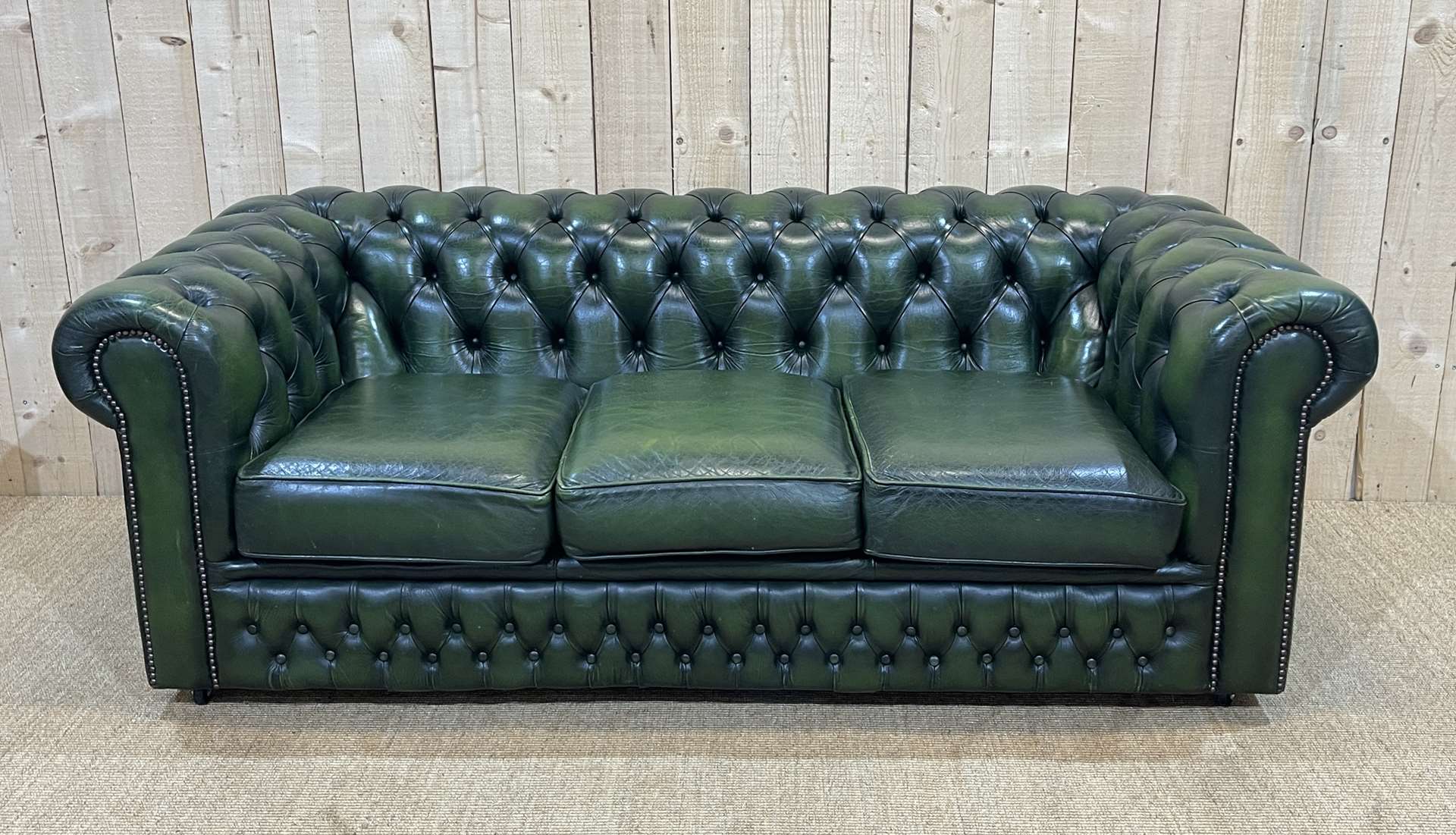 Chesterfield 3-seater sofa in green leather from the 80s
