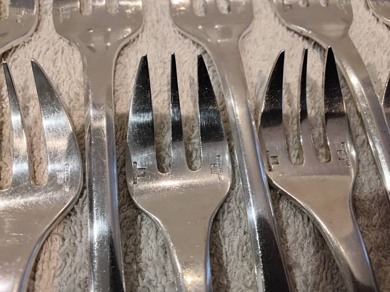 12 silver-plated oyster forks by Christofle Cluny, 14.9cm