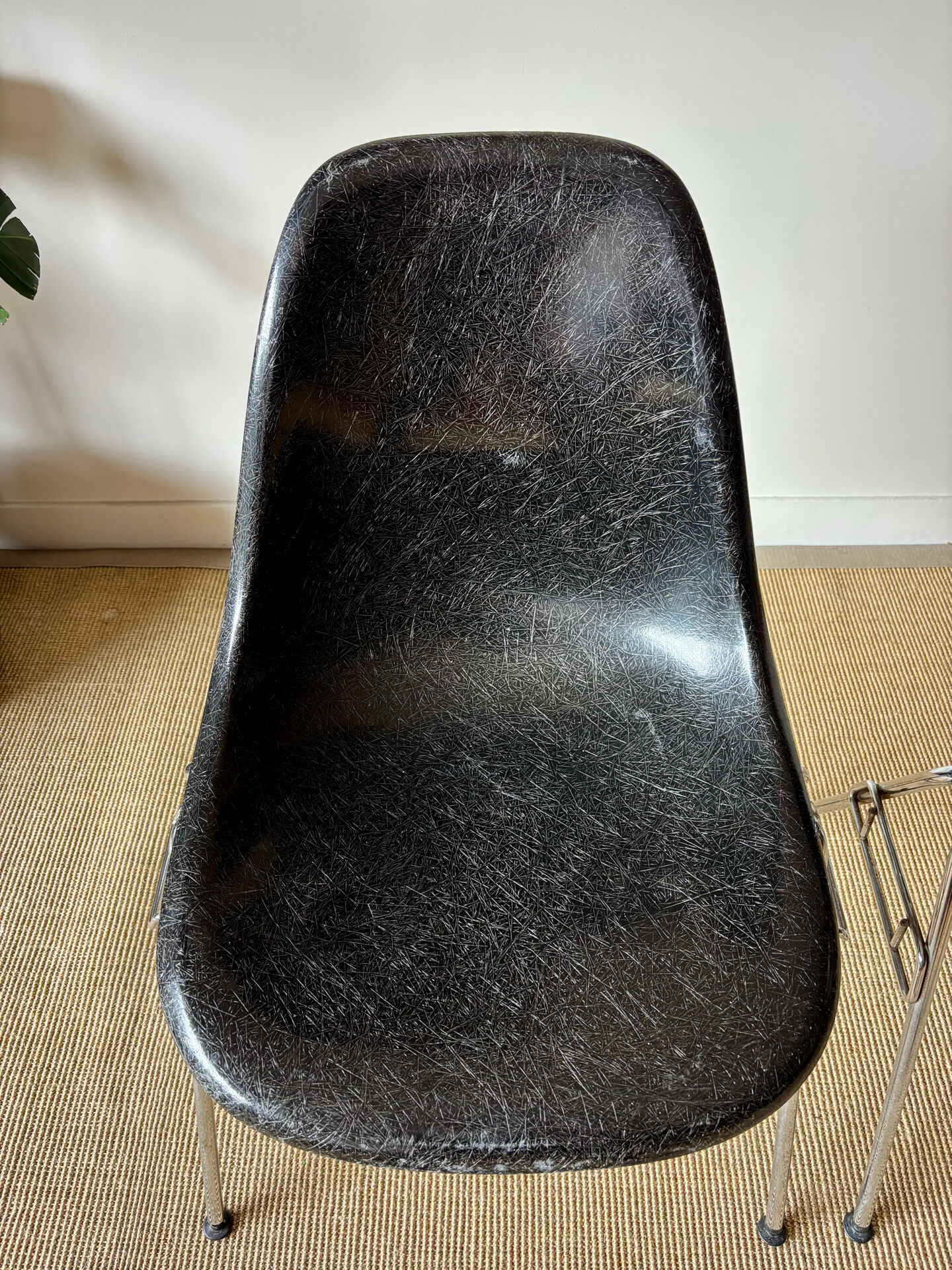 Eames DSS chairs (ed. Herman Miller - fibreglass)