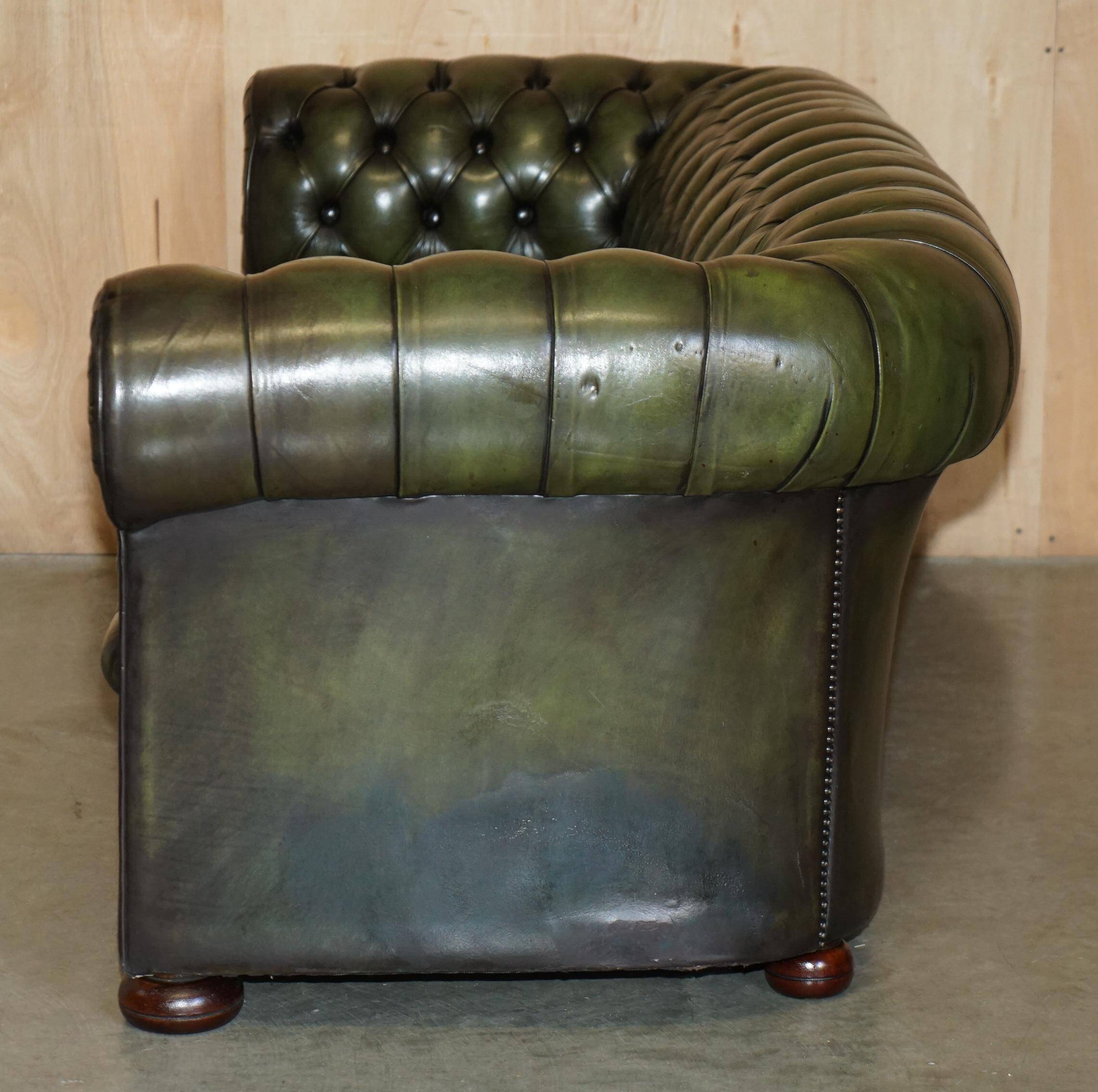 Chesterfield sofa in renovated leather, Regency style from the 1950s.