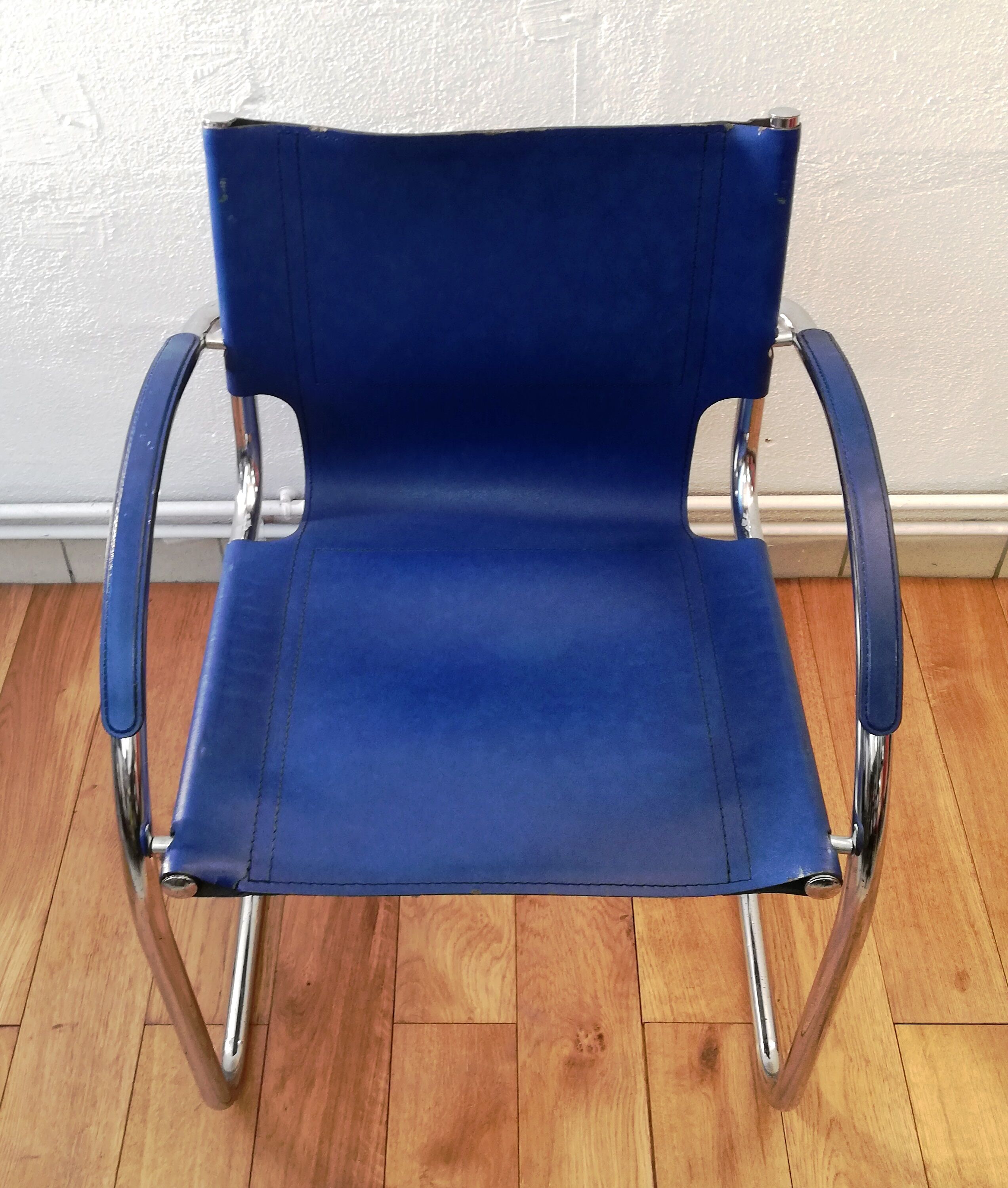 Chaise vintage cuir bleu roi