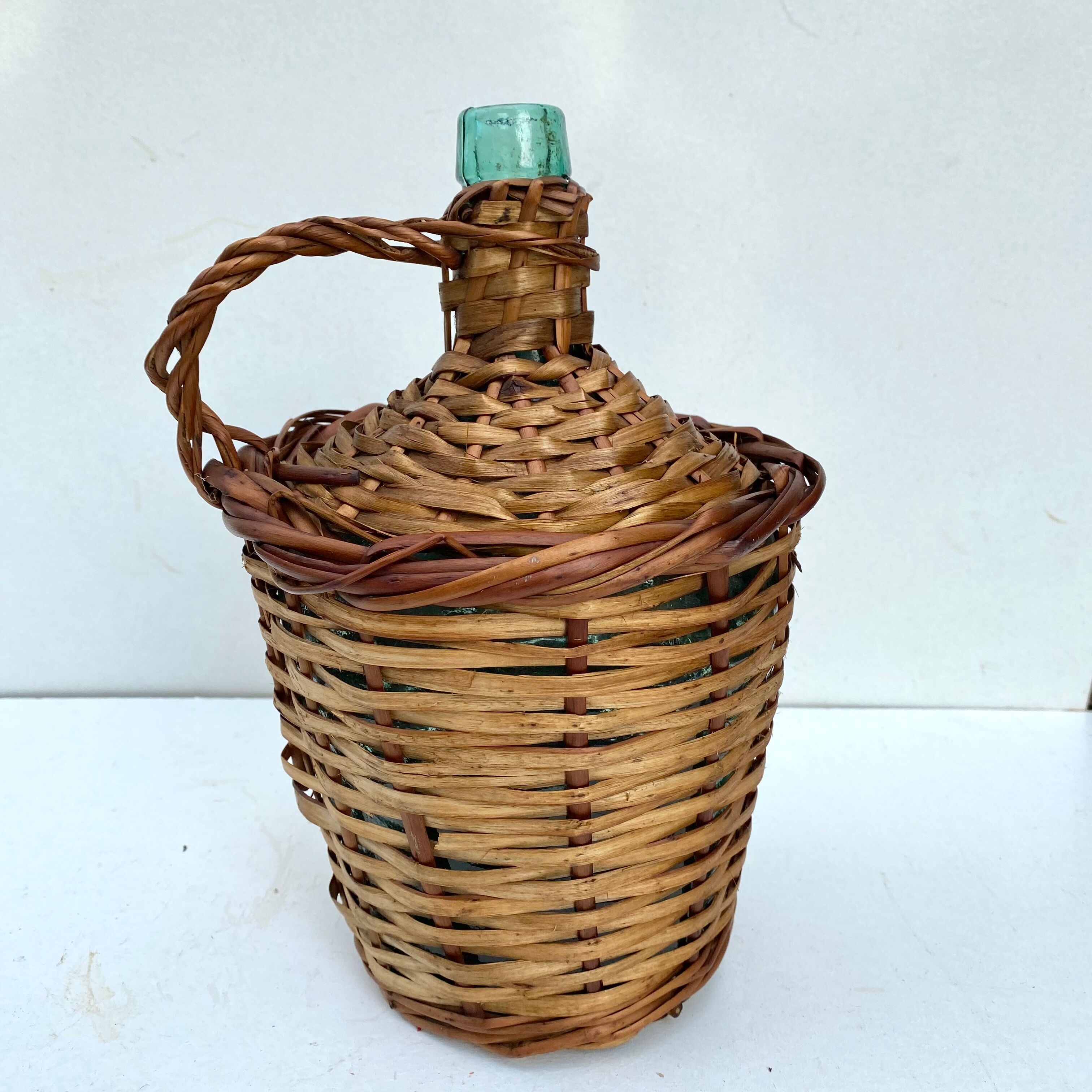 Demijohn with wicker