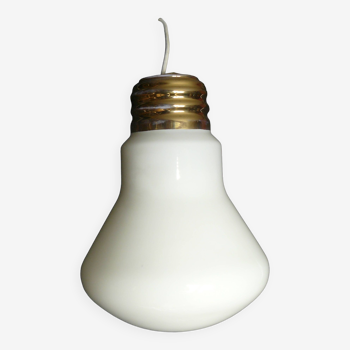 Suspension opaline vintage 1970-80 en forme de grande ampoule dans le style d'Ingo Maurer