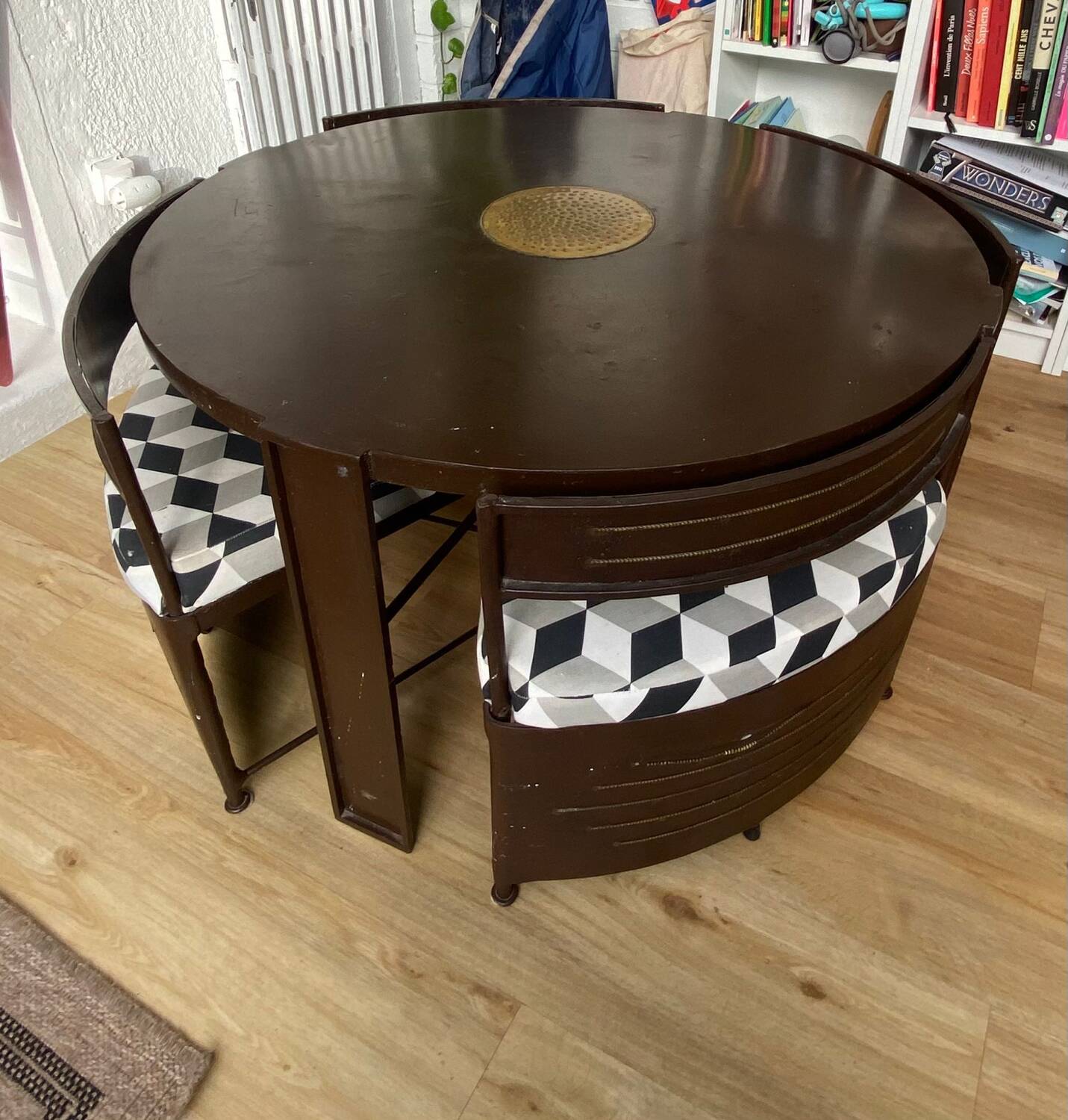 Coffee table and 4 armchairs, Moroccan craftsmanship.