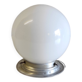 Plafonnier globe opaline diam. 15 cm - mid. XXème