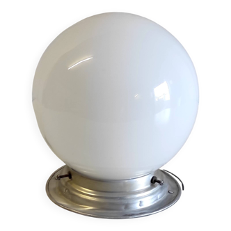 Plafonnier globe opaline diam. 15 cm - mid. XXème