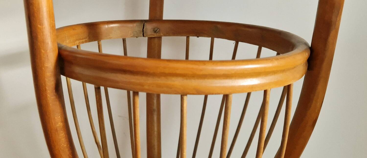 Rattan worker pedestal table from the 1950s