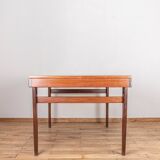 Scandinavian extendable table