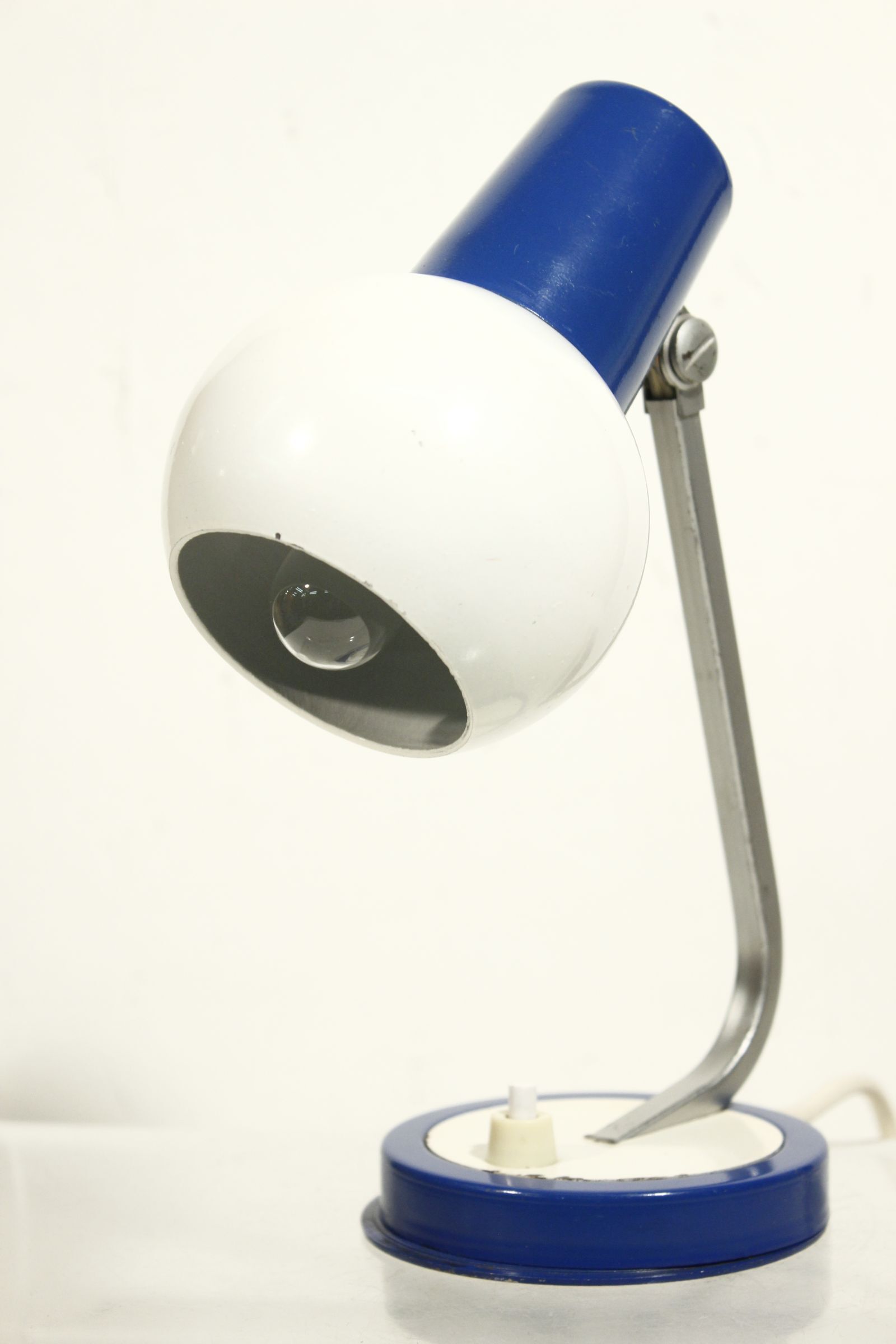 Lampe de bureau vintage métal peint blanc & bleu design Allemagne 1960s