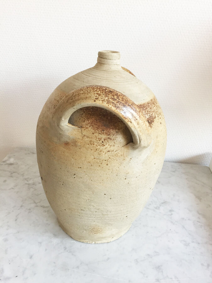 Sandstone water jug, 1970