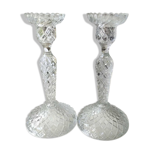 Paire de Bougeoirs flambeaux/Verrerie de Portieux, verre moulé. Motifs croisillons, forme corolle